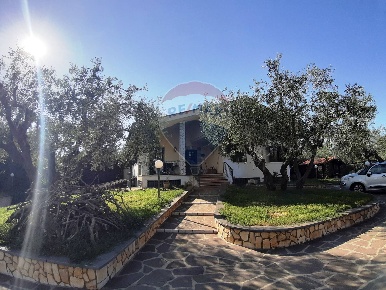 Foto Villa bifamiliare in via di monteroni, Ladispoli di 200 m² in vendita