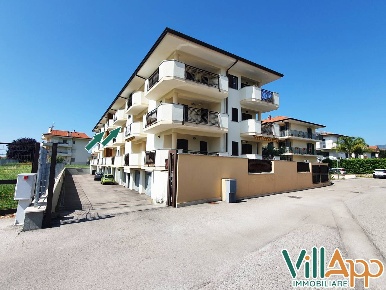 Foto Appartamento in Via Aldo Moro, Fondi Centro di 90 m² con 6 locali