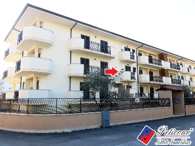 Foto Appartamento in Via Aldo Moro, Fondi Centro di 90 m² con 6 locali