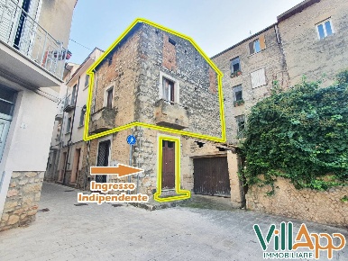 Foto Appartamento in Via dei Volsci, Fondi Centro di 80 m² con 5 locali