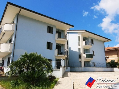 Foto Appartamento in Via Silvio Liguori, Fondi Centro di 95 m² con 4 locali