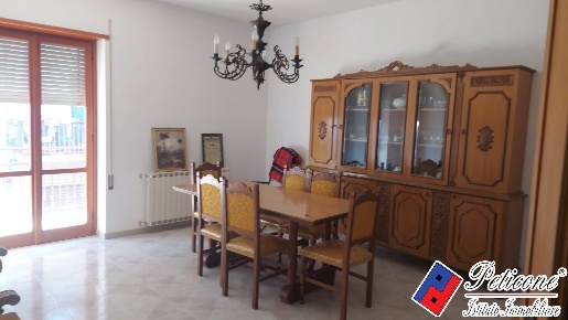 Foto Appartamento in Via Gioberti, Fondi Centro di 272 m² con 5 locali