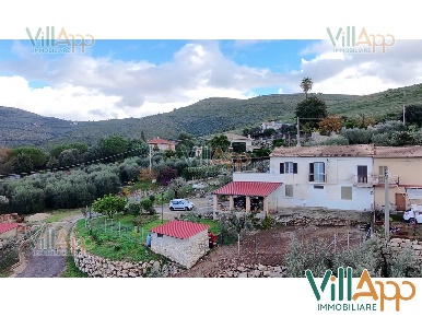 Foto Villa unifamiliare in Via Molelle, Fondi di 122 m² con 6 locali
