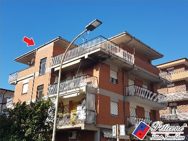 Foto Appartamento in Via Ugo Fuscolo, Fondi Centro di 70 m² con 4 locali