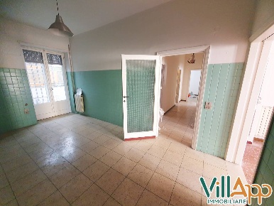 Foto Appartamento in Via Roma, Fondi Centro di 100 m² con 6 locali