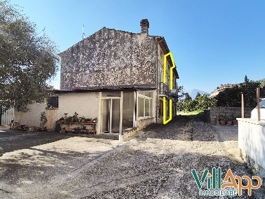 Foto Appartamento in Via Barilone, Fondi di 90 m² con 6 locali in vendita