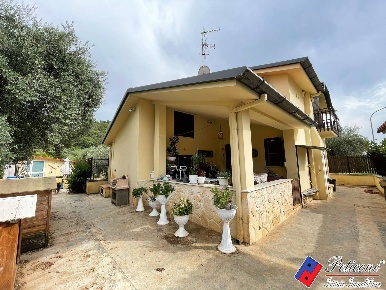 Foto Villa unifamiliare in Via Provinciale per Lenola, Fondi di 140 m²