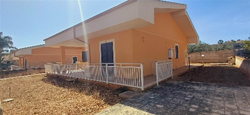 Foto Villa unifamiliare a Sciacca di 120 m² con 6 locali in vendita