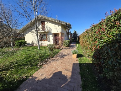 Foto Villa unifamiliare a Voghera di 250 m² con 7 locali in vendita