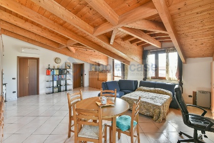 Foto Villa unifamiliare in VIA SERCHIO, Cesano Maderno di 240 m² in vendita