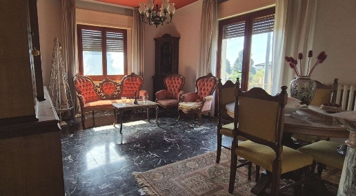 Foto Appartamento a Massa Cinque Vie di 91 m² con 3 locali in vendita