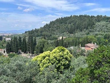 Foto Appartamento a Firenze Settignano di 283 m² con 13 locali in vendita