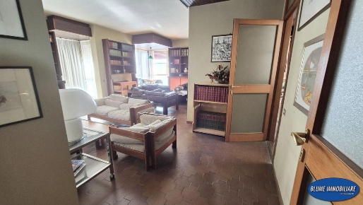 Foto Appartamento a Viareggio Lungomare di 208 m² con 8 locali in vendita